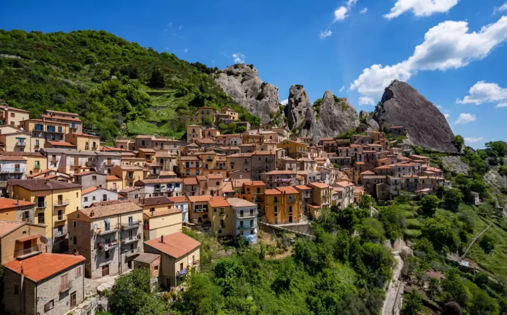 Basilicata: Un Viaggio Mozzafiato dalla Costa Tirrenica alla Costa Ionica
