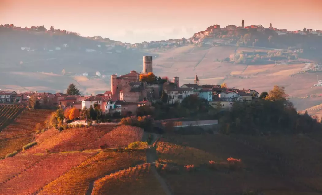 Langhe, Roero e Monferrato tra preziose viti, borghi e castelli