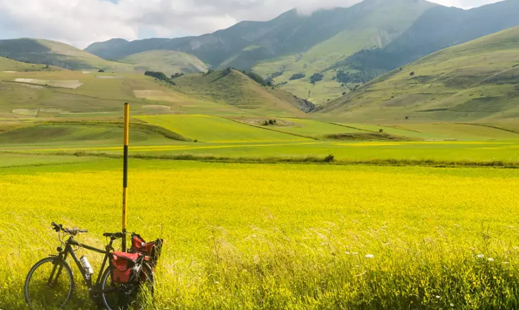 Dalla Toscana all'Umbria: Un Viaggio Ciclistico Attraverso Paesaggi Mozzafiato