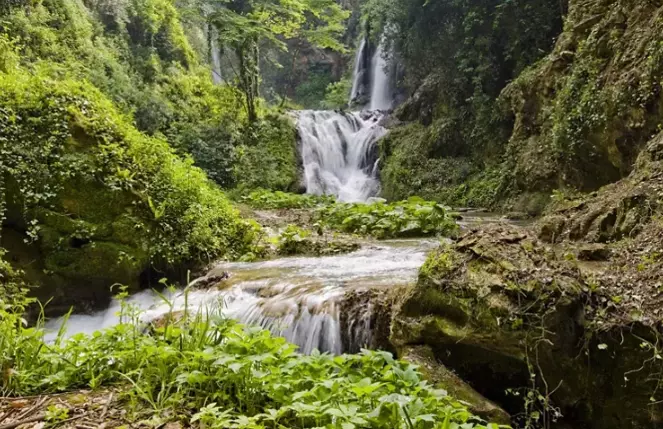 Tivoli: Un Paradiso di Cascate, Storia e Natura