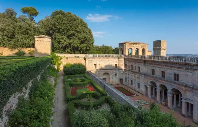 La Bellezza Senza Tempo di Villa Imperiale: Un Tesoro Rinascimentale Immerso nella Natura