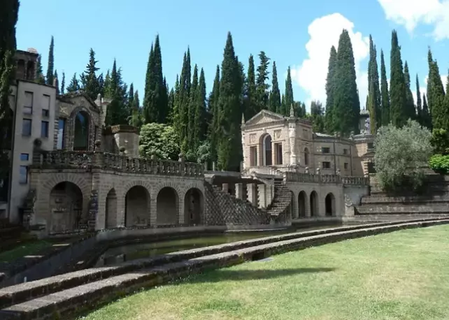 Un Giardino Incantato: La Scarzuola, Dove i Sogni Prendono Vita