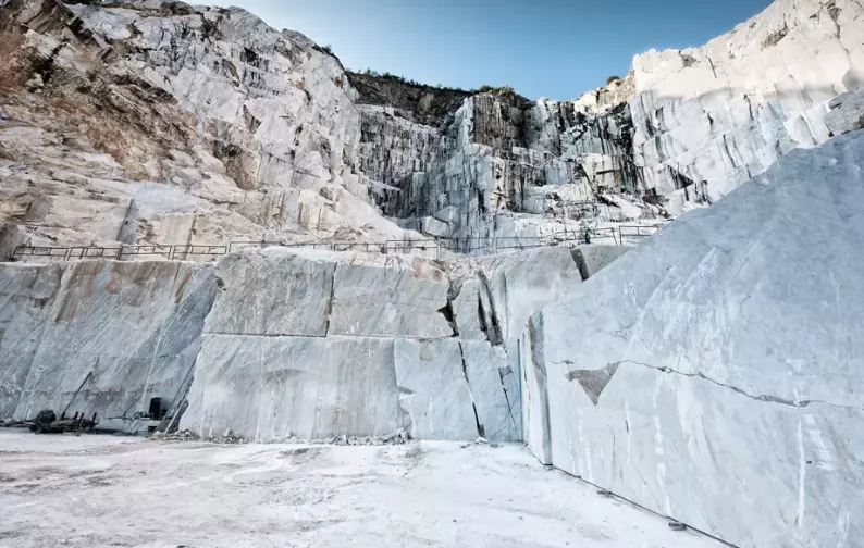 Carrara: La Città del Marmo Bianco