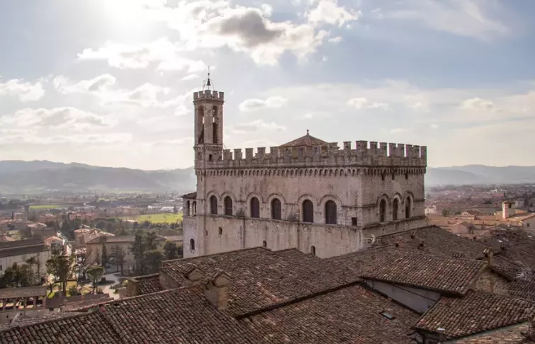 La Città di Pietra: Gubbio, un Gioiello Medievale dell'Umbria