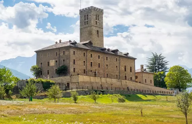 Il Castello Reale di Sarre: Un Tesoro Storico nella Valle d'Aosta