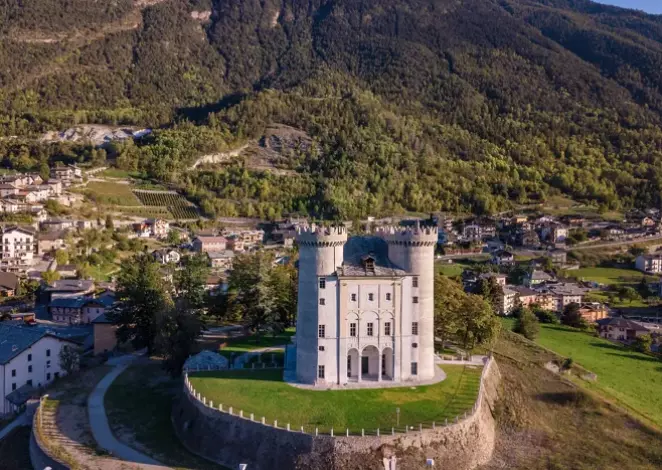 Il Castello di Aymavilles: Un Gioiello Architettonico della Valle d'Aosta