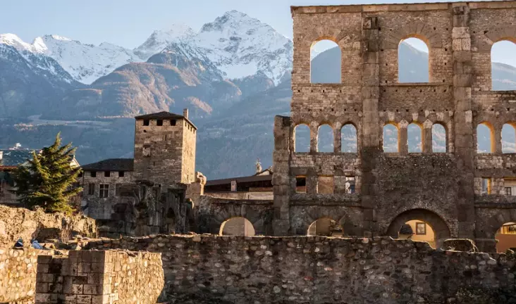 Aosta: Un Viaggio Attraverso la Storia e la Natura Incontaminata