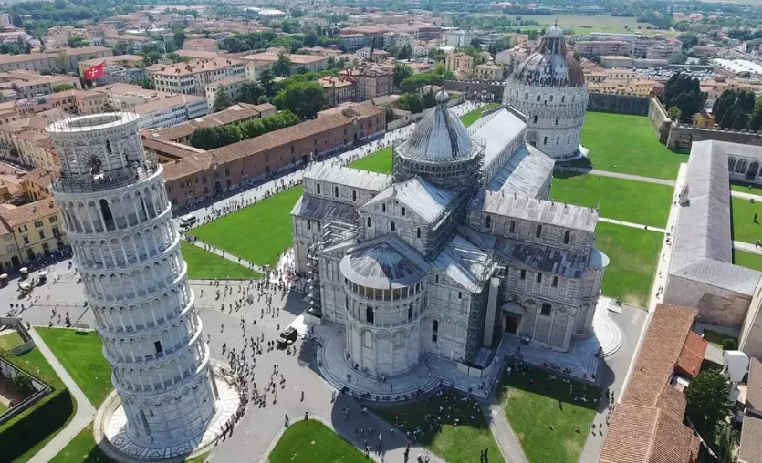 Pisa: La Città dei Miracoli, Dove Storia e Bellezza si Incontrano