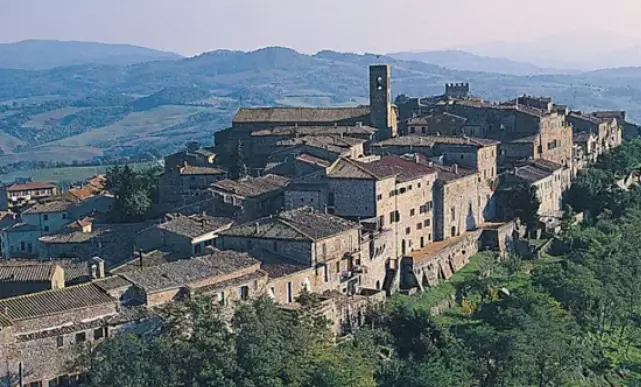 La Bellezza Nascosta di Casole d'Elsa: Un Gioiello Toscano da Scoprire