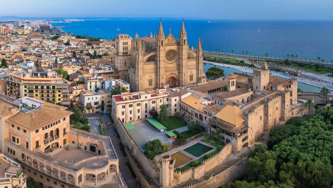 Guida Completa a Palma di Maiorca: Tra Cultura, Storia e Spiagge Incantevoli