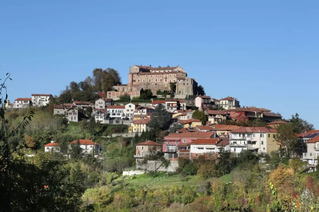 Cremolino: Un'Oasi Nascosta del Turismo Lento nel Monferrato