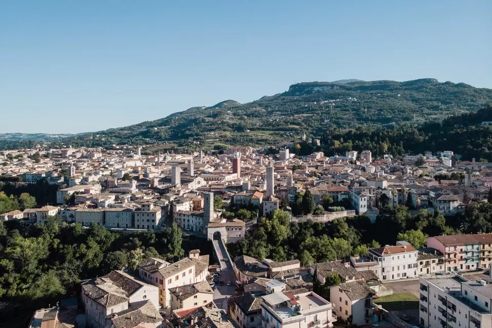 Ascoli Piceno: Un Viaggio Tra Storia, Cultura e Sapori delle Marche