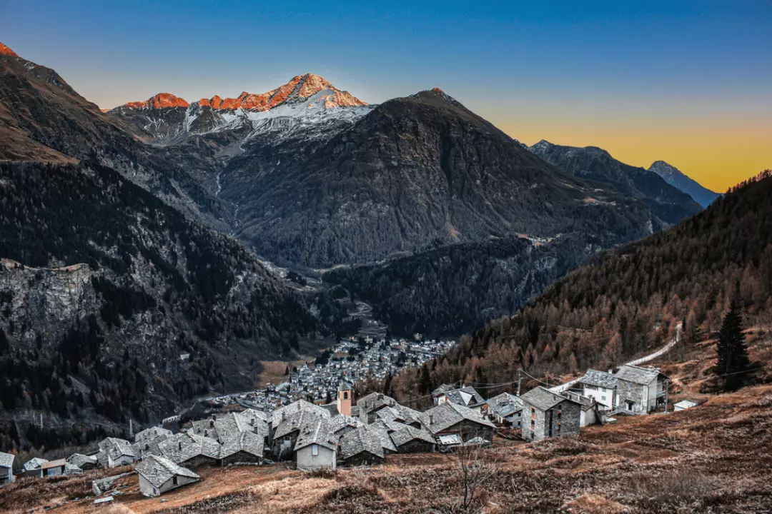 Campodolcino: Un Gioiello Alpino tra Storia e Natura in Valchiavenna