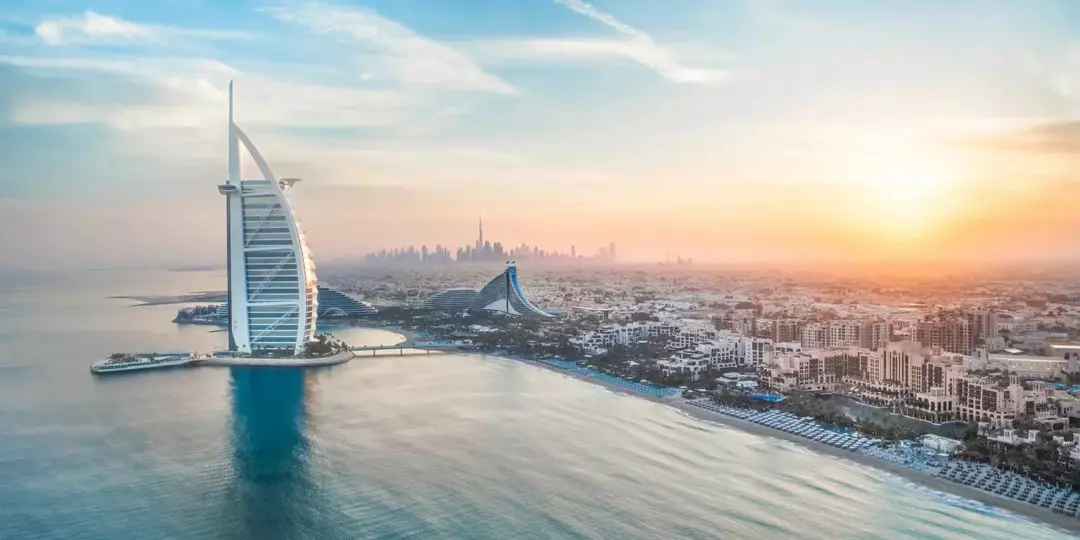 Burj Al Arab: L'Icona di Dubai si Rinnova tra Geopolitica e Lusso