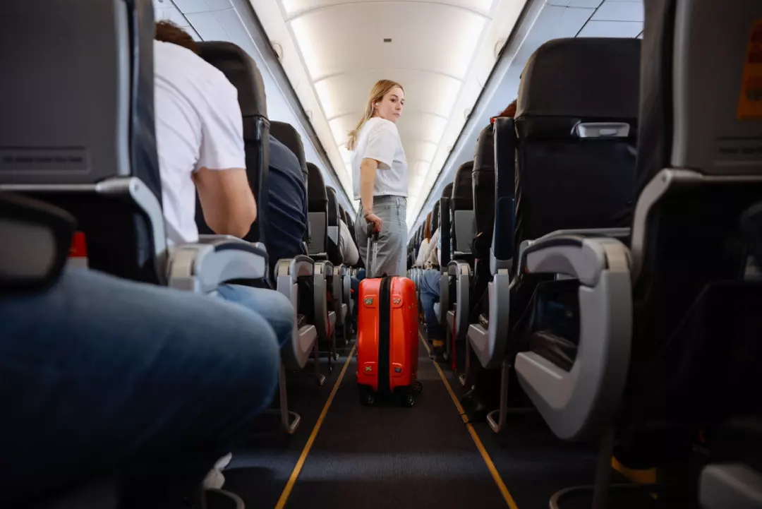 Si può davvero cambiare posto in aereo? Le regole da seguire
