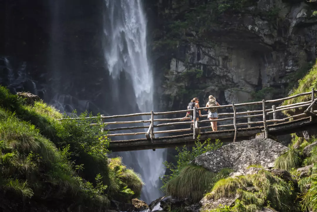Valle Verzasca: Emozioni Acqua Smeraldo e Avventura nel Canton Ticino