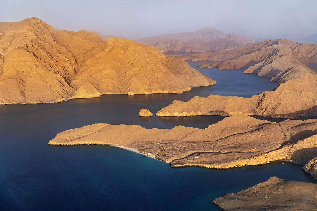 Oman: Un Ponte di Pace tra Tradizione e Innovazione
