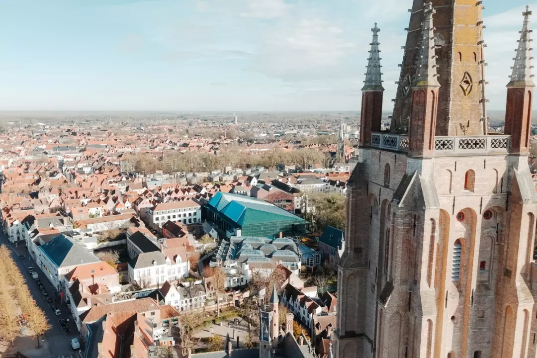 BRUSK: Il Nuovo Fulcro Culturale delle Fiandre e la Visione Artistica di Bruges