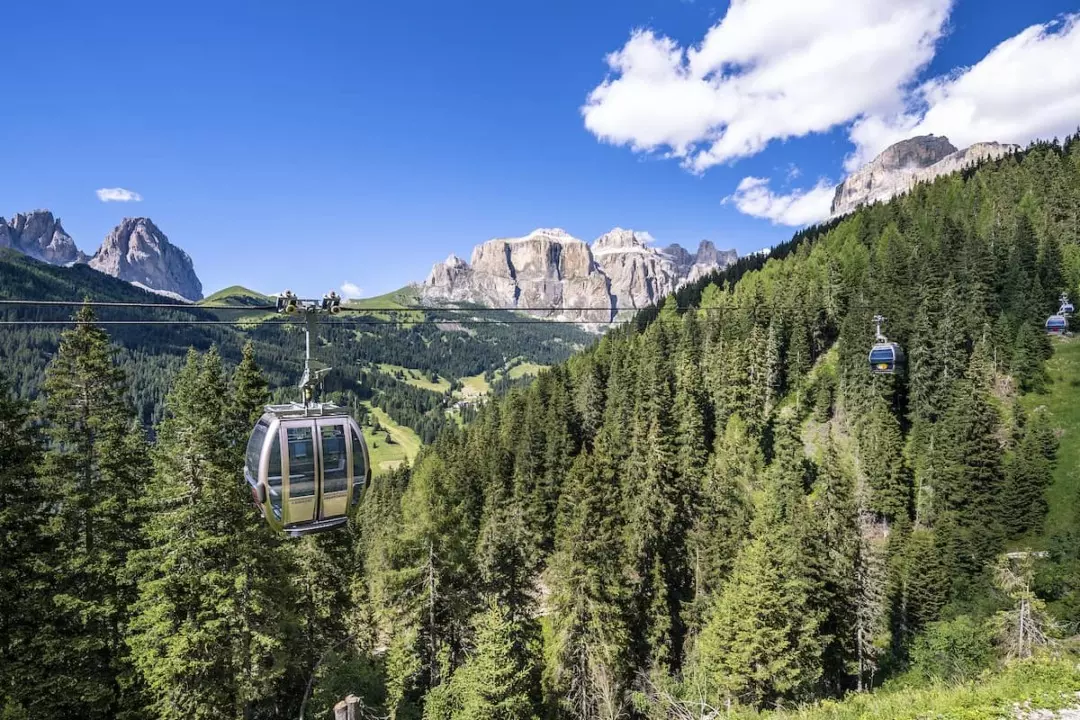 Dolomiti d'Estate: Avventura e Panorami Incredibili tra Val di Fassa e Carezza con un Unico Pass