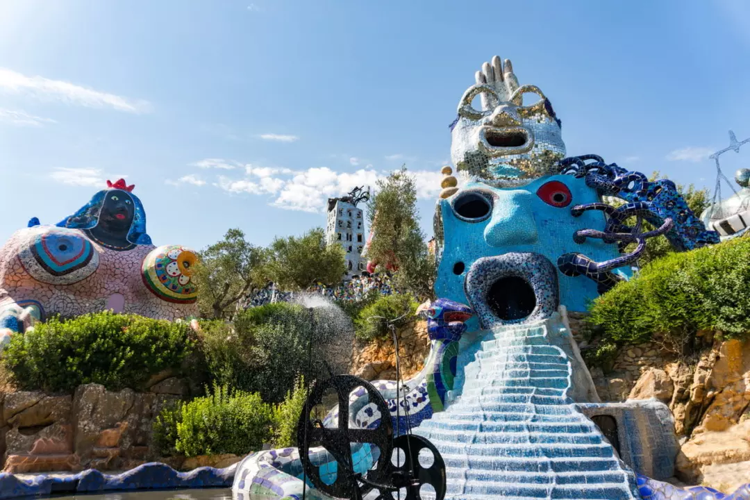 Il Giardino dei Tarocchi: Un Capolavoro Surrealista nel Cuore della Maremma Toscana