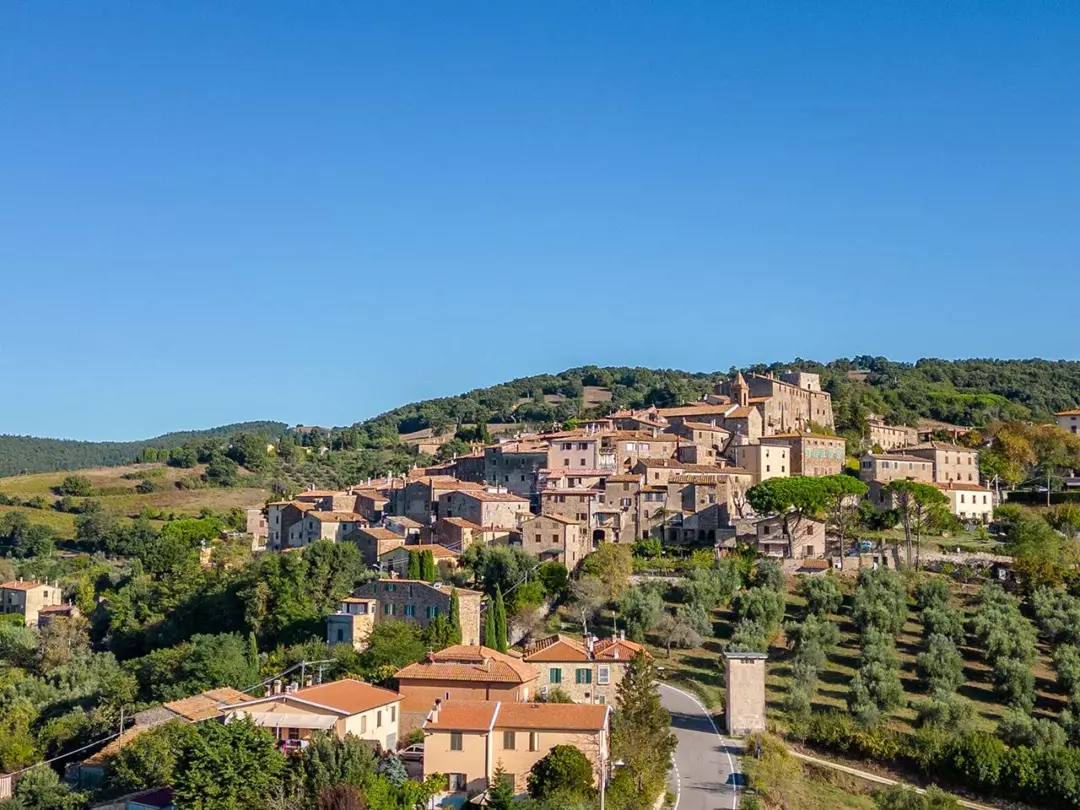 Tatti: Rinascita Comunitaria e Armonia Naturale in Maremma