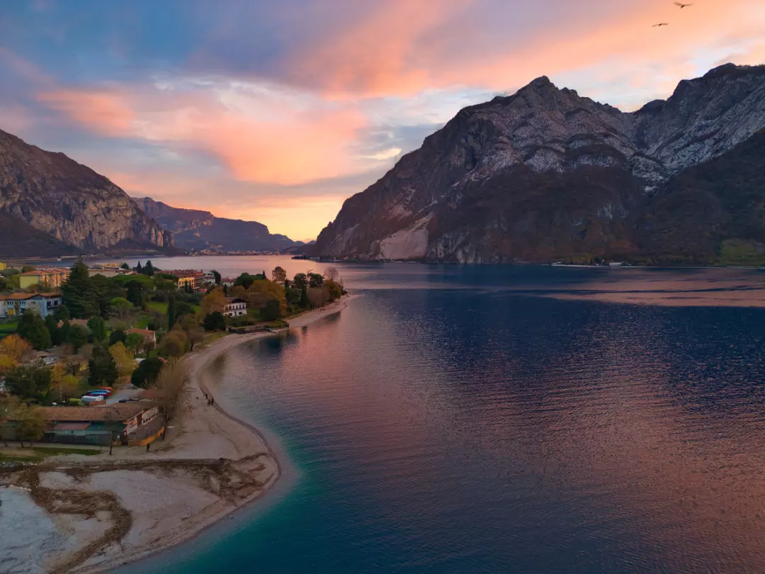Abbadia Lariana: Un'Oasi di Serenità sul Lago di Como