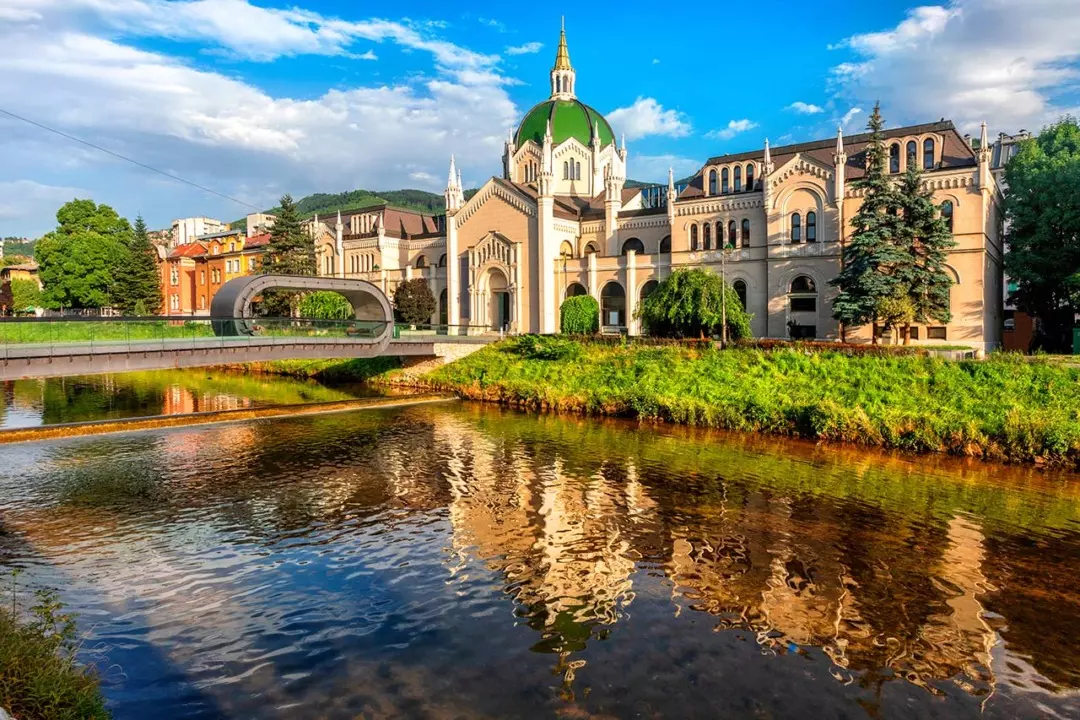 Sarajevo, Crocevia di Culture e Resilienza