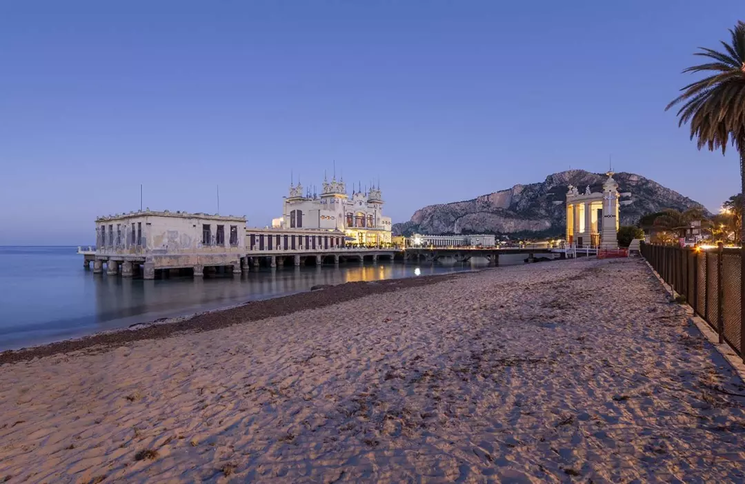 Mondello e Dintorni: Un Tesoro Siciliano tra Storia, Natura e Gusto