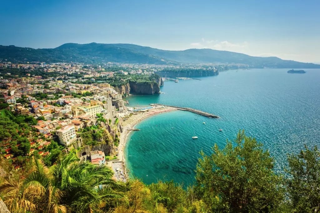 Boom Turistico Balneare Italiano: La Stagione 2026 Supera le Aspettative