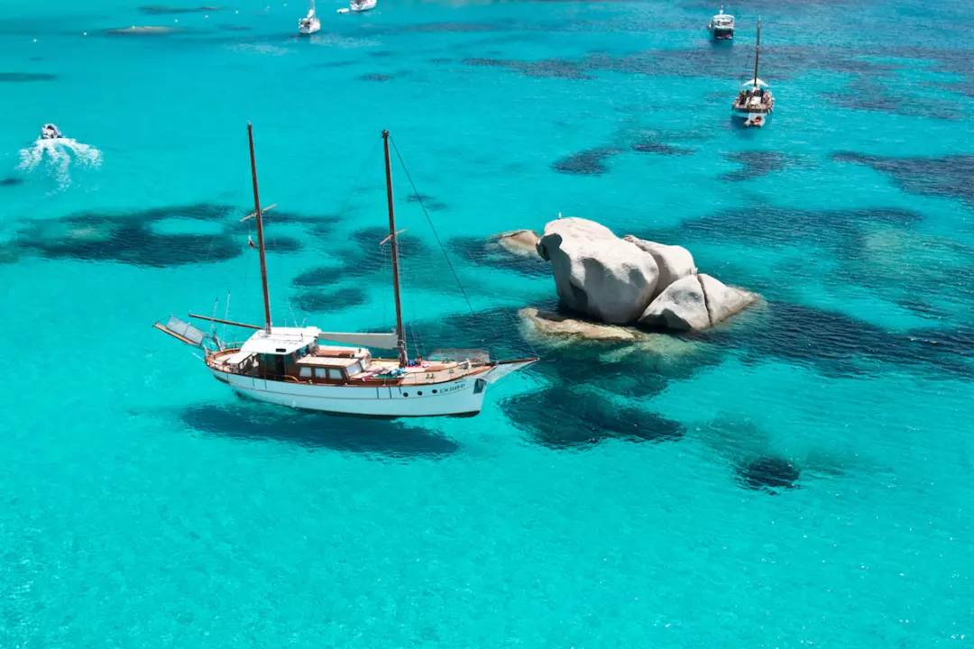 Arcipelago della Maddalena: avventura in barca tra paradisi insulari