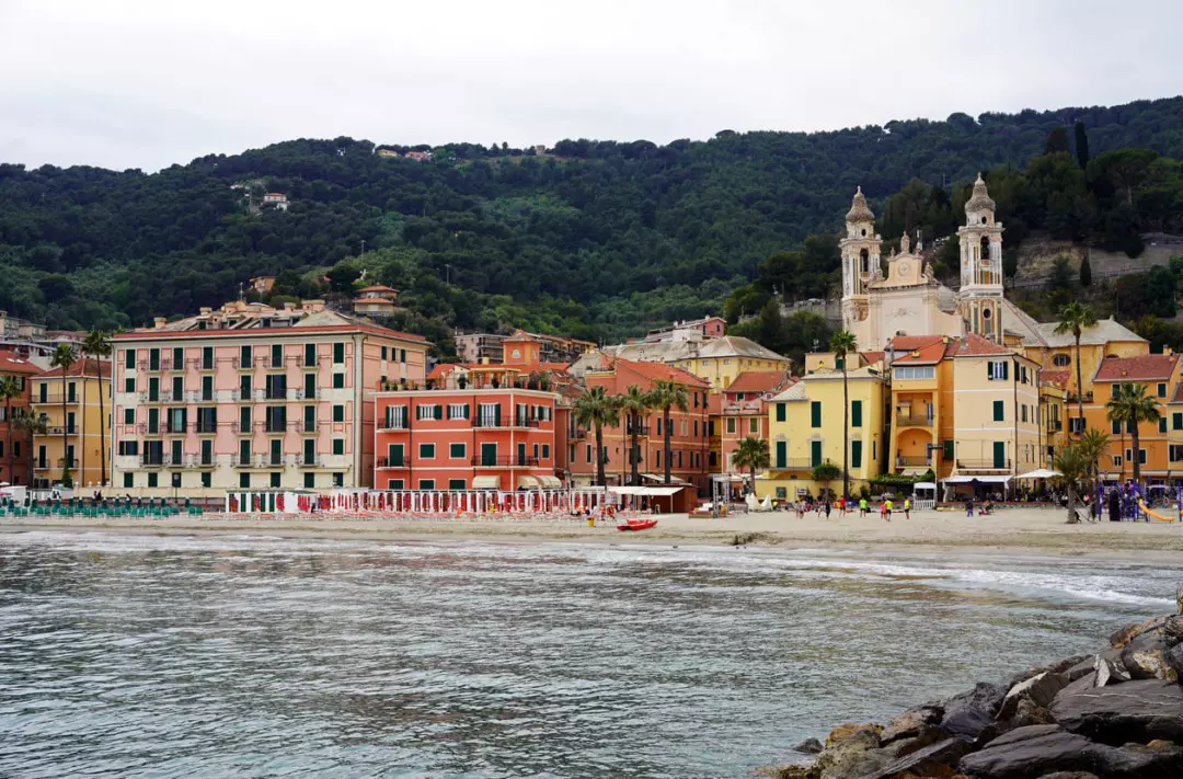 Laigueglia Celebra la Storia: Rivivendo l'Assalto Saraceno e Scoprendo le Meraviglie del Borgo Ligure