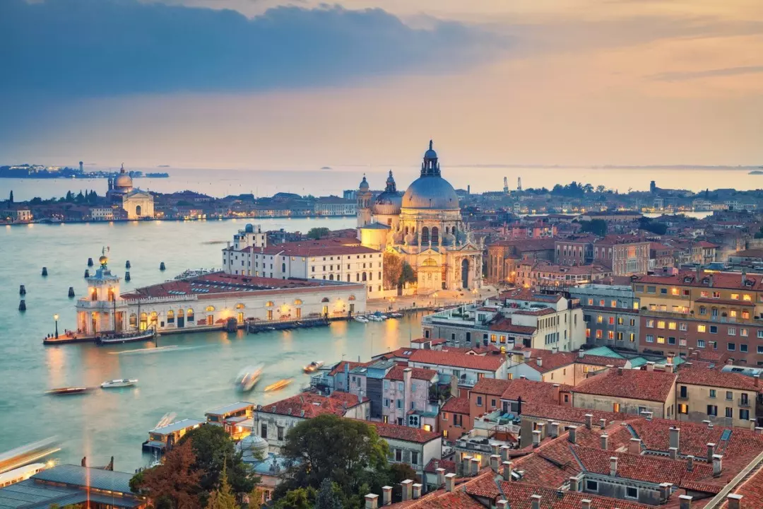 Scoprire Venezia: Un Viaggio Indimenticabile attraverso Calli e Canali