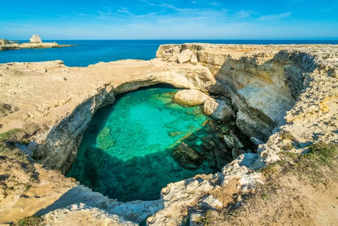 La Grotta della Poesia nel Salento introduce il biglietto d'ingresso per i non residenti