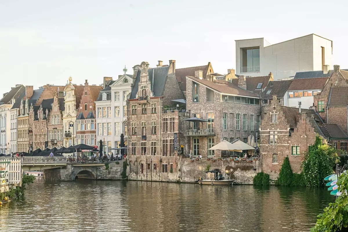 Design Museum Gent: Riapertura e Rivoluzione nell'Arte del Design