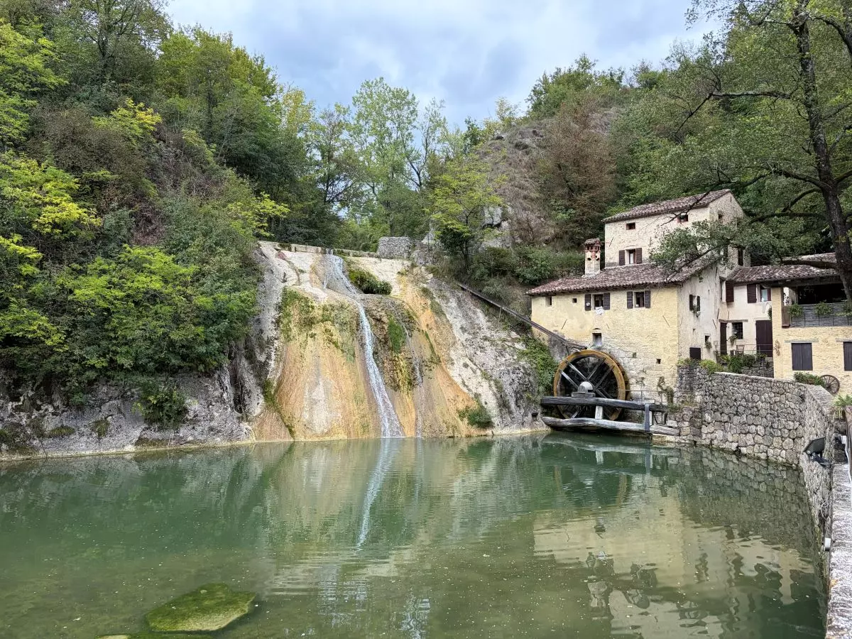 Dalla Laguna Veneta ai Vigneti del Prosecco: Un Itinerario Incantevole tra Borghi Storici e Creazioni Artigianali