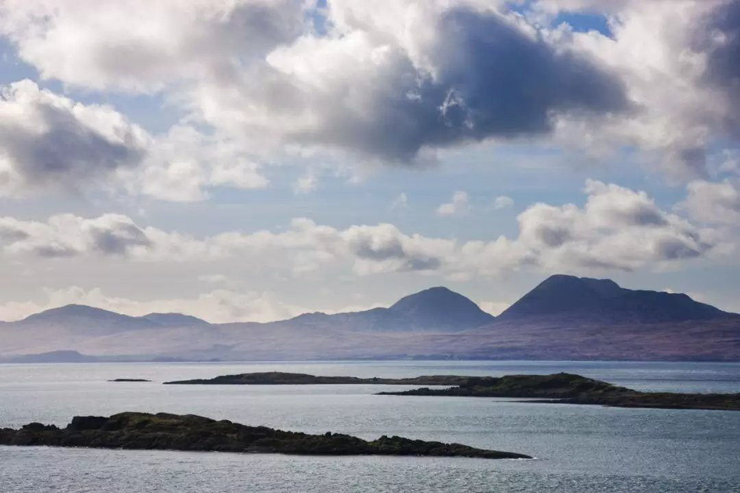 Jura e Islay: Le Isole del Vento, della Storia e del Gusto